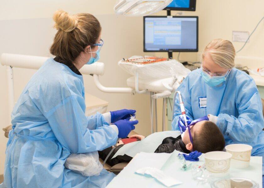 معرفی متخصص دندانپزشکی کودکان تهران